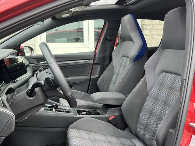 Volkswagen GOLF 1.4 eHybrid GTE / AUTOMAAT/ 245 PK/ PANO/ DCC/ PARK.SENSOR.V+A/ CAMERA/ STUUR+STOELVERWARM./ ACC/ DODEHOEK/ APP-CONNECT/ IQ.LIGHT/ KEYLESS/ DIGITAL DASH/ NAVI/ DAB/ CLIMA/ 18'' LMV