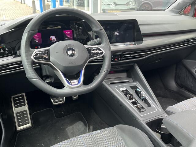 Volkswagen GOLF 1.4 eHybrid GTE / AUTOMAAT/ 245 PK/ PANO/ DCC/ PARK.SENSOR.V+A/ CAMERA/ STUUR+STOELVERWARM./ ACC/ DODEHOEK/ APP-CONNECT/ IQ.LIGHT/ KEYLESS/ DIGITAL DASH/ NAVI/ DAB/ CLIMA/ 18'' LMV