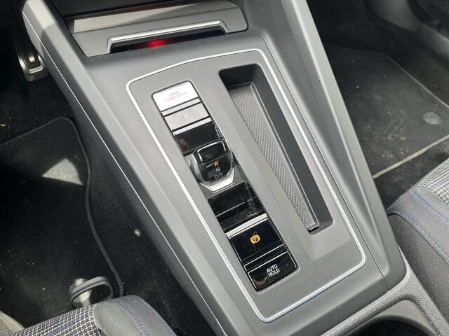 Volkswagen GOLF 1.4 eHybrid GTE / AUTOMAAT/ 245 PK/ PANO/ DCC/ PARK.SENSOR.V+A/ CAMERA/ STUUR+STOELVERWARM./ ACC/ DODEHOEK/ APP-CONNECT/ IQ.LIGHT/ KEYLESS/ DIGITAL DASH/ NAVI/ DAB/ CLIMA/ 18'' LMV