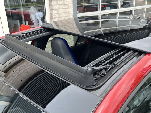 Volkswagen GOLF 1.4 eHybrid GTE / AUTOMAAT/ 245 PK/ PANO/ DCC/ PARK.SENSOR.V+A/ CAMERA/ STUUR+STOELVERWARM./ ACC/ DODEHOEK/ APP-CONNECT/ IQ.LIGHT/ KEYLESS/ DIGITAL DASH/ NAVI/ DAB/ CLIMA/ 18'' LMV