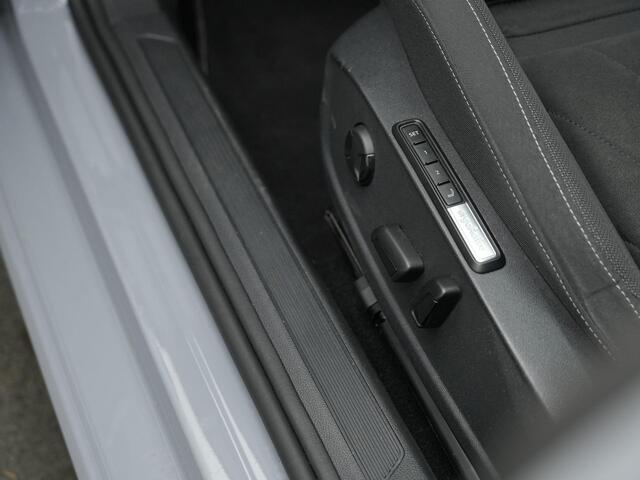 Volkswagen GOLF 1.4 eHybrid 204 pk Style | Geheugen-/massagestoel | Achteruitrijcamera | Stuur-/stoelverwarming | Adaptive Cruise | Keyless Entry
