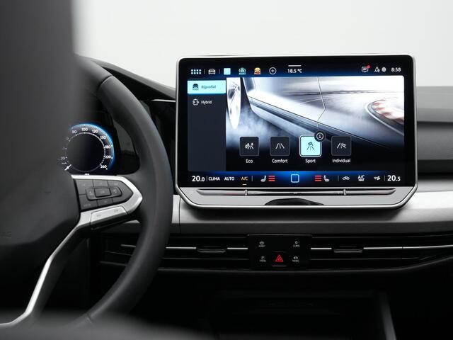 Volkswagen GOLF 1.5 eHybrid 204 pk Life Edition | Panoramadak | Stuur-/stoelverwarming | Achteruitrijcamera | Adaptive Cruise | Navigatie