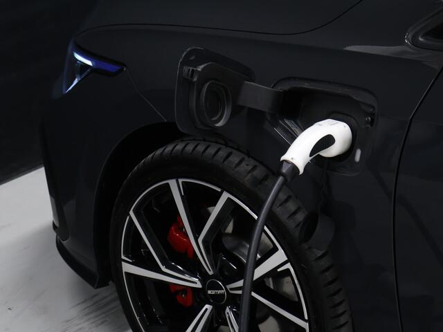 Volkswagen GOLF 1.4 eHybrid GTE [SCHUIFKANTELDAK, APPLE CARPLAY, ANDROID, PDC, CRUISE, STOEL/STUURVERWARMING, DIGITAL DASH, NAVIGATIE, NIEUWSTAAT]