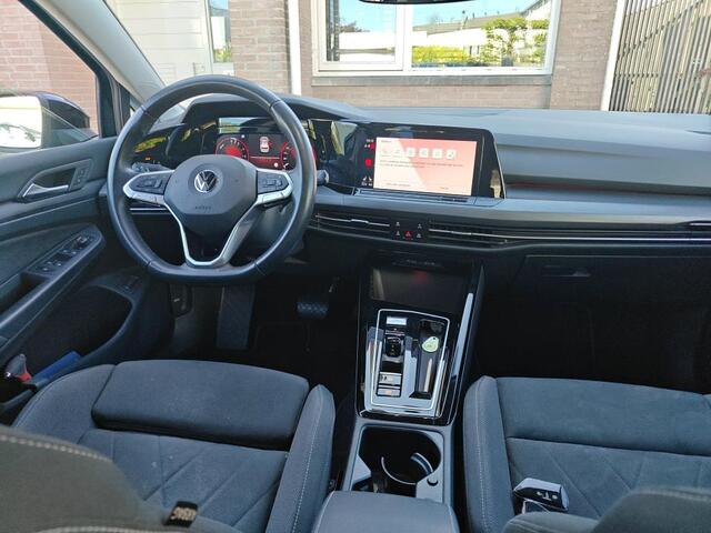 Volkswagen GOLF 1.4 eHybrid Style / AUTOMAAT/ NAVI/ CRUISE/ STOELVERWARMING/ CLIMATE/ PARK. SENSOREN/ LED/ 16" LMV