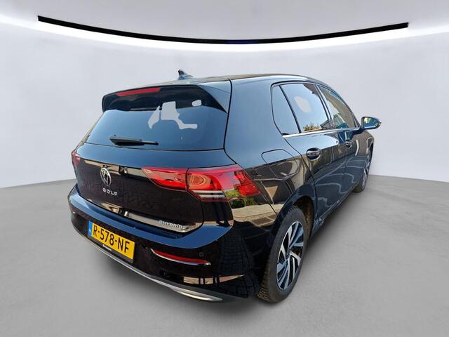 Volkswagen GOLF 1.4 eHybrid Style / AUTOMAAT/ NAVI/ CRUISE/ STOELVERWARMING/ CLIMATE/ PARK. SENSOREN/ LED/ 16" LMV
