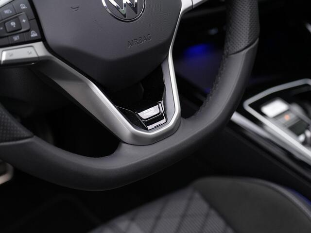 Volkswagen GOLF 1.5 eTSI 150 pk DSG R-Line | Panoramadak | 360 camera | IQ Light | Head-up display | Stuur-/stoelverwarming