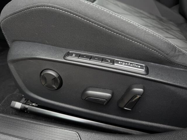 Volkswagen GOLF 1.4 eHybrid Style | Carplay | Camera | Memory | Navi | Sfeerverlichting | LED