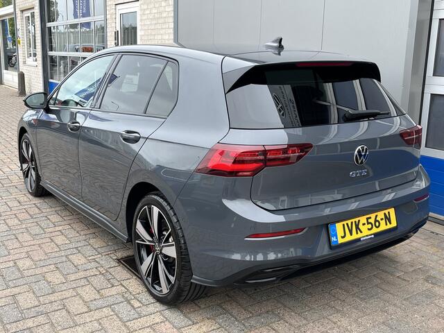Volkswagen GOLF 1.4 eHybrid GTE / AUTOMAAT/ ACC/ STUUR+STOELVERWARM./ PARK.SENSOR.V+A/ CAMERA/ APP-CONNECT/ DODEHOEK/ KEYLESS/ HEAD-UP/ DIGITAL DASH/ IQ.LIGHT/ RIJ-MODI/ NAVI/ DAB/ CLIMA/ 18'' LMV