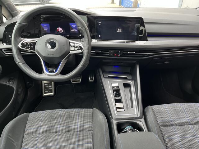Volkswagen GOLF 1.4 eHybrid GTE / AUTOMAAT/ ACC/ STUUR+STOELVERWARM./ PARK.SENSOR.V+A/ CAMERA/ APP-CONNECT/ DODEHOEK/ KEYLESS/ HEAD-UP/ DIGITAL DASH/ IQ.LIGHT/ RIJ-MODI/ NAVI/ DAB/ CLIMA/ 18'' LMV