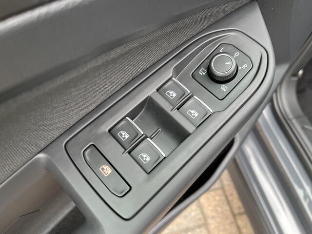 Volkswagen GOLF 1.4 eHybrid GTE / AUTOMAAT/ ACC/ STUUR+STOELVERWARM./ PARK.SENSOR.V+A/ CAMERA/ APP-CONNECT/ DODEHOEK/ KEYLESS/ HEAD-UP/ DIGITAL DASH/ IQ.LIGHT/ RIJ-MODI/ NAVI/ DAB/ CLIMA/ 18'' LMV