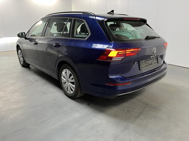 Volkswagen GOLF Variant 1.5 eTSI Life / AUTOMAAT/ ADAPTIVE CRUISE/ PARKEER SENSOREN V+A/ STUUR+STOELVERWARMING/ APP-CONNECT/ KEYLESS/ DIGITAL DASH/ DAB/ NAVI/ CLIMA/ LED/ 16'' LMV