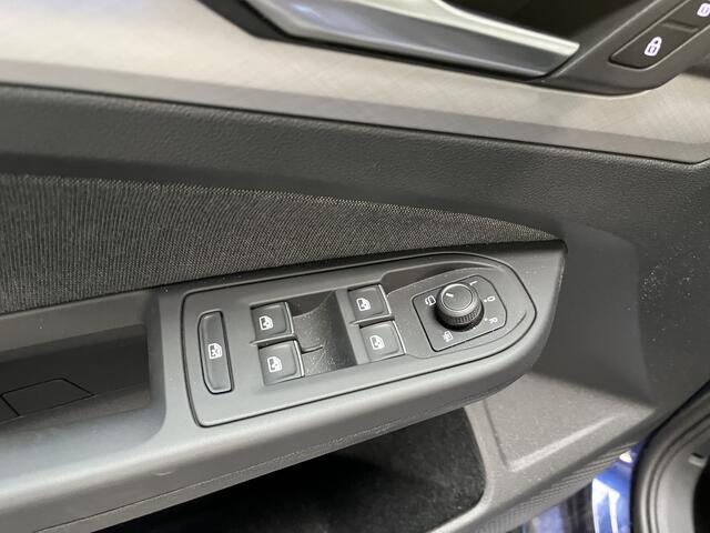 Volkswagen GOLF Variant 1.5 eTSI Life / AUTOMAAT/ ADAPTIVE CRUISE/ PARKEER SENSOREN V+A/ STUUR+STOELVERWARMING/ APP-CONNECT/ KEYLESS/ DIGITAL DASH/ DAB/ NAVI/ CLIMA/ LED/ 16'' LMV