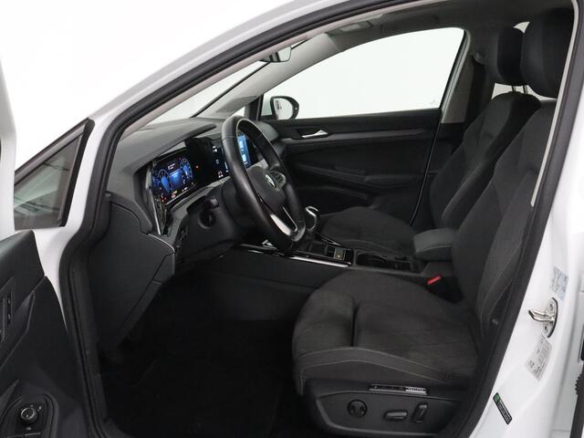 Volkswagen GOLF 1.5 TSI Style | Panoramadak | Stoelverwarming | Head-Up | Trekhaak | Camera | Massage | Carplay | Navigatie | Adaptive cruise | Harman/Kardon | Sfeerverlichting | Keyless | Park Assist | Getint glas