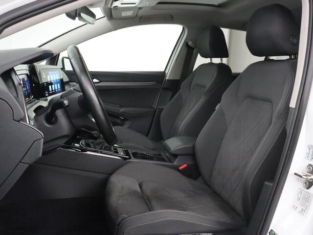 Volkswagen GOLF 1.5 TSI Style | Panoramadak | Stoelverwarming | Head-Up | Trekhaak | Camera | Massage | Carplay | Navigatie | Adaptive cruise | Harman/Kardon | Sfeerverlichting | Keyless | Park Assist | Getint glas