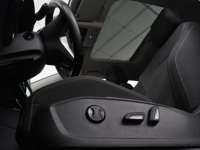 Volkswagen GOLF 1.5 TSI Style | Panoramadak | Stoelverwarming | Head-Up | Trekhaak | Camera | Massage | Carplay | Navigatie | Adaptive cruise | Harman/Kardon | Sfeerverlichting | Keyless | Park Assist | Getint glas