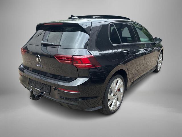 Volkswagen GOLF 1.5 eHybrid 272pk DSG GTE · Panoramadak · Camera · Head-Up Display · Inklap. Trekhaak · Stuur- & Stoelverwarming · Dodehoeksensor · Garantie t/m 08-09-2030 of 100.000km