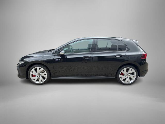 Volkswagen GOLF 1.5 eHybrid 272pk DSG GTE · Panoramadak · Camera · Head-Up Display · Inklap. Trekhaak · Stuur- & Stoelverwarming · Dodehoeksensor · Garantie t/m 08-09-2030 of 100.000km
