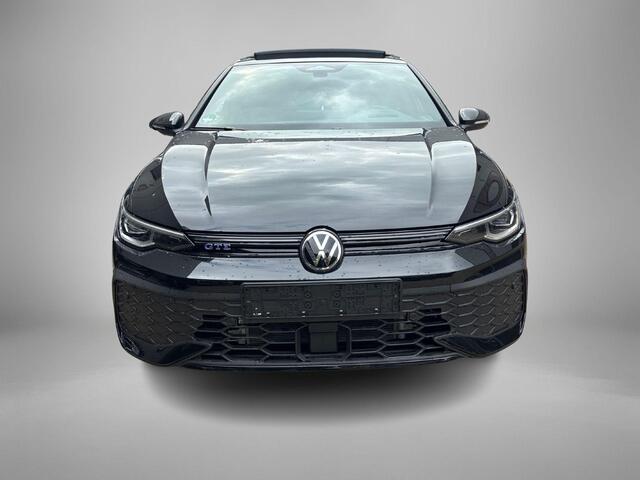 Volkswagen GOLF 1.5 eHybrid 272pk DSG GTE · Panoramadak · Camera · Head-Up Display · Inklap. Trekhaak · Stuur- & Stoelverwarming · Dodehoeksensor · Garantie t/m 08-09-2030 of 100.000km