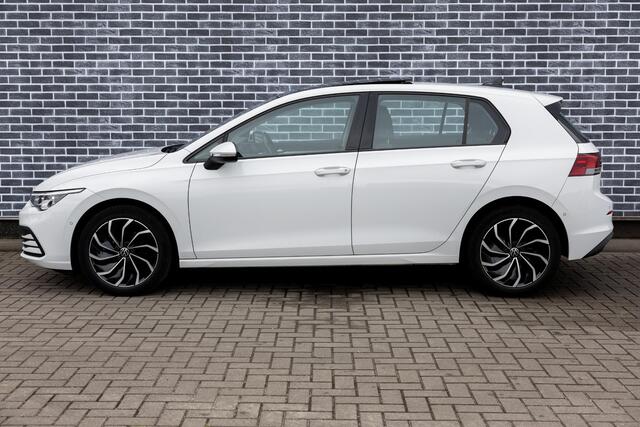 Volkswagen GOLF 1.5 TSI Life Business | Panoramadak | ErgoActive | Stoelmassage | Navigatie Discover Pro | Cruise Control Adaptief | Parkeersensoren | Lichtmetalen Velgen 17 inch | Alarm | LED Koplampen