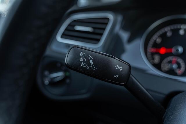Volkswagen GOLF 1.0 TSI R-line Comfortline | Navigatie | Parkeersensoren | Climate Control | Regensensor | Cruise Control Adaptief | Lichtmetalen Velgen