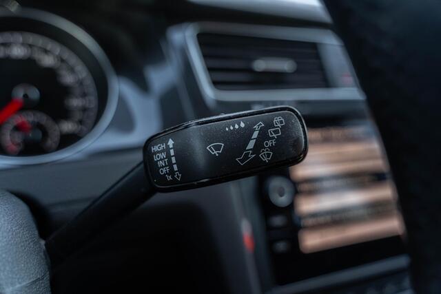Volkswagen GOLF 1.0 TSI R-line Comfortline | Navigatie | Parkeersensoren | Climate Control | Regensensor | Cruise Control Adaptief | Lichtmetalen Velgen