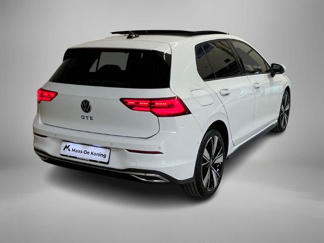 Volkswagen GOLF 1.4TSIeHybrid 180kW/245PK GTE · Panoramadak · Trekhaak · Camera · Stoelverwarming · Navigatie