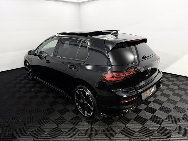 Volkswagen GOLF 1.5 eTSI 2x R-Line 150PK, Panoramadak, Harman/Kardon, Camera, Head-up display, Navi, Sfeerverlichting, Stoel/Stuurverwarming, Virtual desk