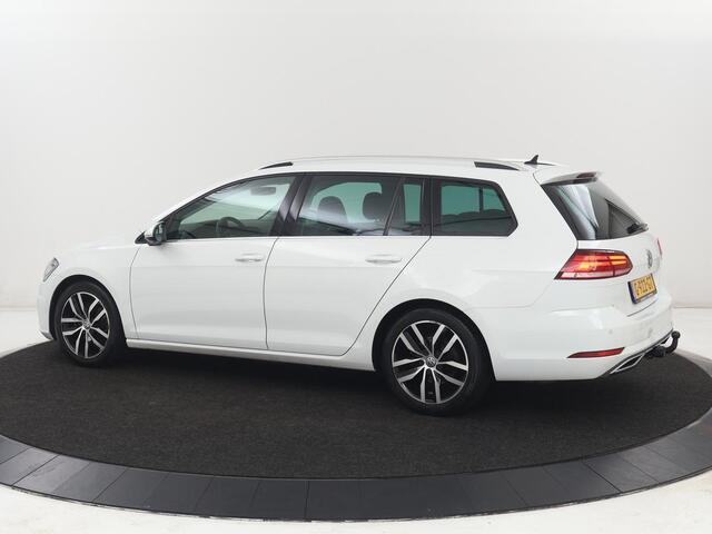 Volkswagen GOLF 1.5 TSI Highline | Carplay | Full LED | Trekhaak | Camera | Adaptive cruise | Navigatie | Parkeerhulp | Virtual Cockpit | Climate control | Bluetooth | Getint glas