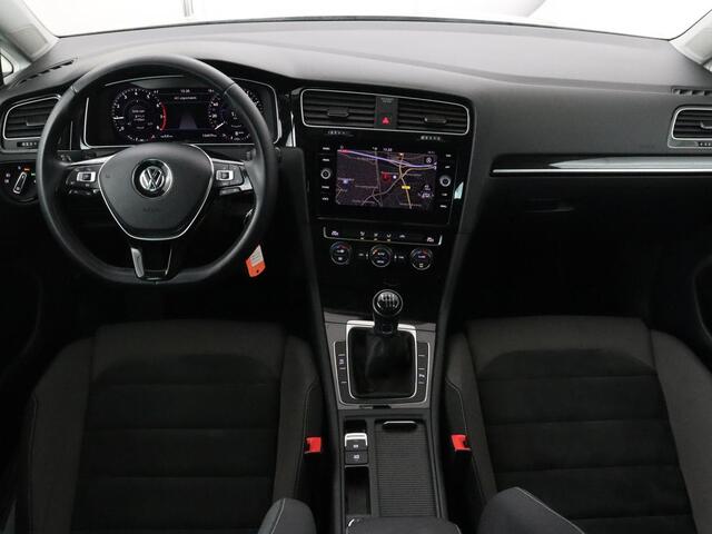 Volkswagen GOLF 1.5 TSI Highline | Carplay | Full LED | Trekhaak | Camera | Adaptive cruise | Navigatie | Parkeerhulp | Virtual Cockpit | Climate control | Bluetooth | Getint glas