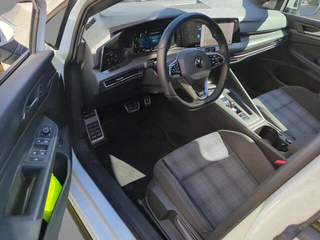Volkswagen GOLF GTE 1.4 eHybrid 245pk PHEV | Panoramadak | IQ Light | Camera | Stoelverwarming