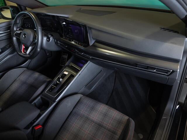 Volkswagen GOLF 2.0 TSI GTI / 245pk / Achteruitrij camera / Dodehoek assistent / Stoel en stuurverwarming /