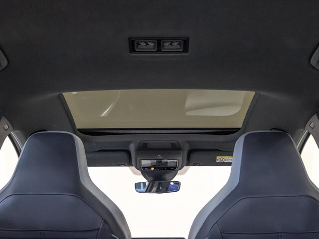 Volkswagen GOLF 1.5 eTSI R-Line / 150pk / Panorama dak / Harman Kardon / Stoel en stuurverwarming /