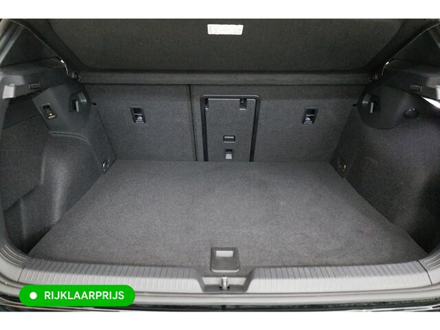 Volkswagen GOLF 1.5 eHybrid GTE Black 272 PK automaat | IQ Led | Elec. trekhaak | Headup | Stoel- & stuurverw. | PDC V + A, Camera, App. connect, Navigatie, 131 KM actieradius (WLTP)