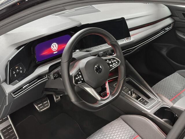 Volkswagen GOLF 2.0 TSI GTI Clubsport 300PK - DEALER ONDERHOUDEN - PANORAMADAK - BLACK ON BLACK - HARMAN KARDON - STUUR + STOELVERWARMING
