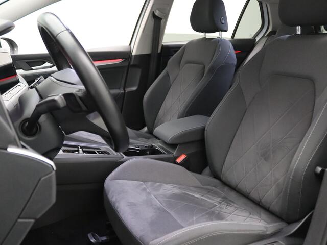 Volkswagen GOLF eTSI R-Line 150pk Camera | Adapt. Cruise | Parkeersens. v+a | Stoelverw. | Trekhaak elektrisch.