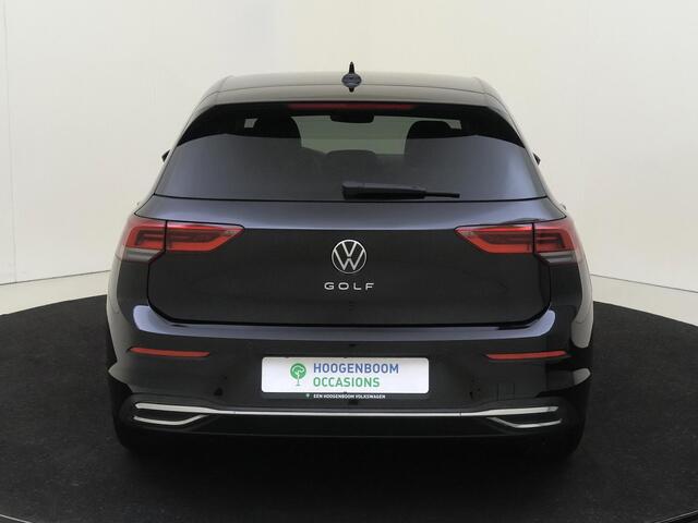 Volkswagen GOLF 1.5 TSI Life Business | Navigatie | Stoel- en stuurwielverwarming | Adaptieve cruise control | Parkeersensoren | Elektrisch inklapbare buitenspiegels | CarPlay | 3-zone airco |