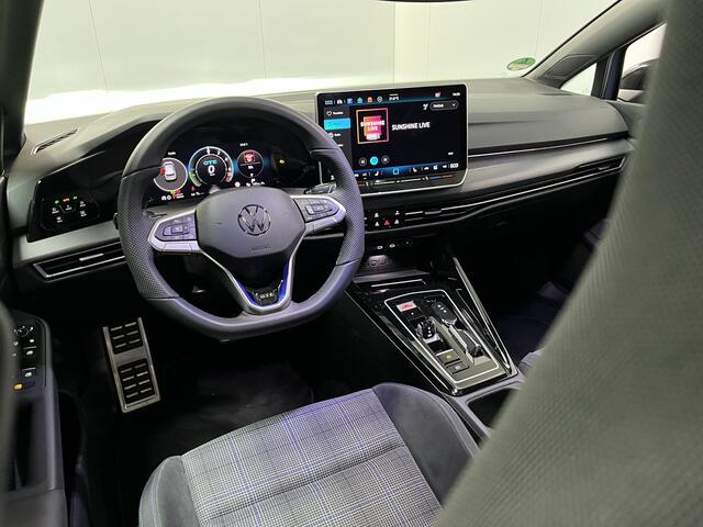 Volkswagen GOLF 1.5 eHybrid GTE / AUTOMAAT/ GARANTIE TM 07-2030/ 272PK/ PANO/ TREKHAAK/ DCC/ ACC/ APP-CONNECT/ PARK.SENSOR. + 360 CAMERA/ STUUR+STOELVERWARM./ KEYLESS/ DODEHOEK/ HEAD-UP/ NAVI/ DAB/ CLIMA/ LED/ 18'' LMV