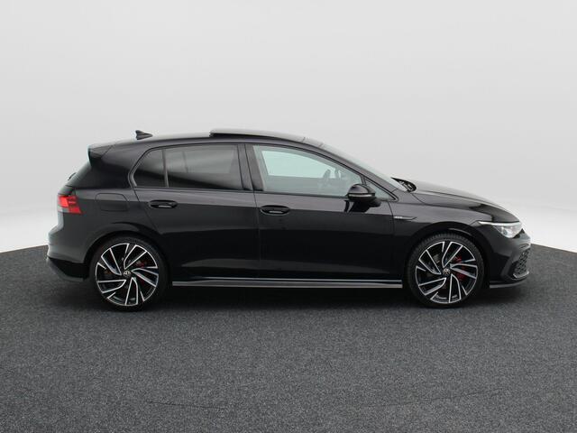 Volkswagen GOLF 2.0 TDi GTD 200 Pk Automaat | Stoel/Stuurverwarming | Panorama dak | Camera | IQ Light | Adaptive Cruise | CarPlay | 19 Inch | 46.354 Km !!
