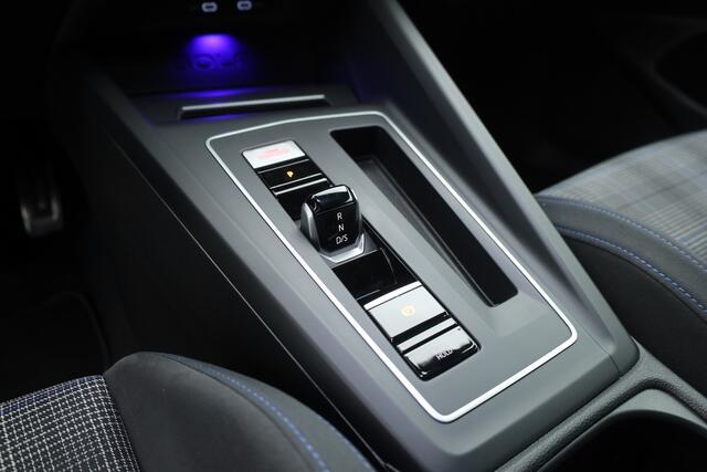 Volkswagen GOLF 1.4 eHybrid GTE | Dig. Cockpit | IQ light | Apple CarPlay & Android Auto | Stoel-Stuurverw. | Sfeerverlichting