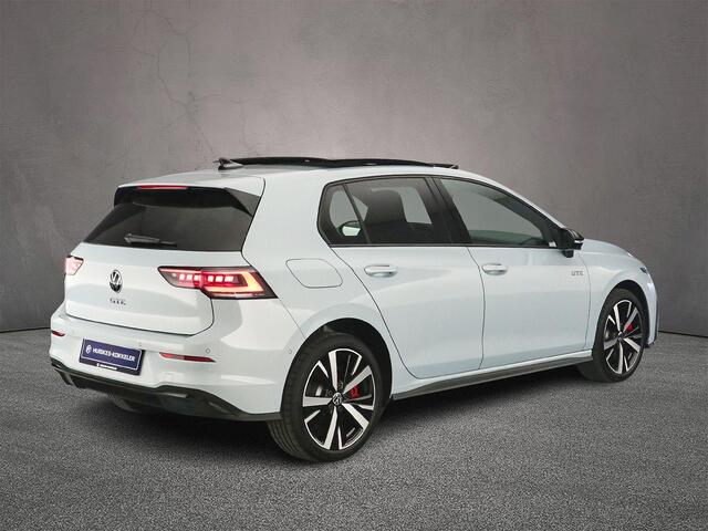 Volkswagen GOLF GTE 1.5 TSI eHybrid 272pk DSG Automaat Trekhaak, Black Style, Panoramadak, LED matrix koplampen, 360 camera, Adaptive cruise control