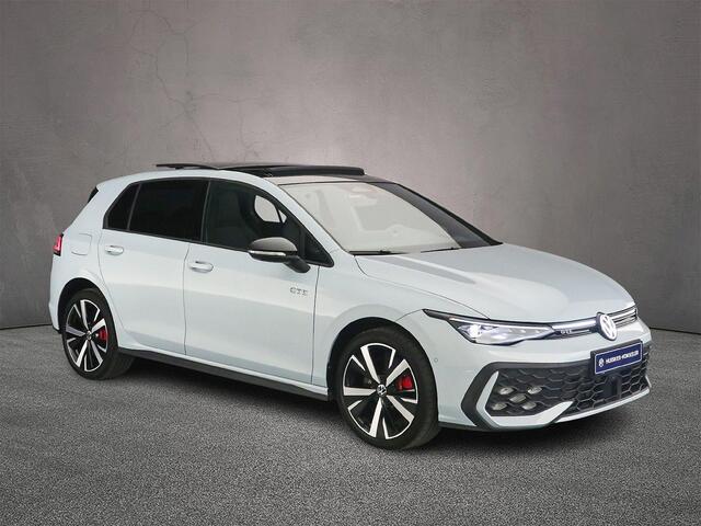 Volkswagen GOLF GTE 1.5 TSI eHybrid 272pk DSG Automaat Trekhaak, Black Style, Panoramadak, LED matrix koplampen, 360 camera, Adaptive cruise control