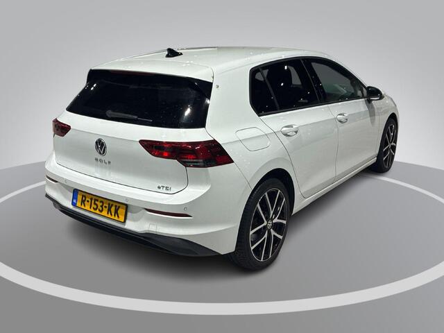 Volkswagen GOLF 1.0 eTSI 110pk DSG Life Business · Camera · Stoelverwarming · Apple/Android Car Play · Dodehoeksensor · Trekhaak afneembaar · 18'' velgen · Elektrische stoelverstelling