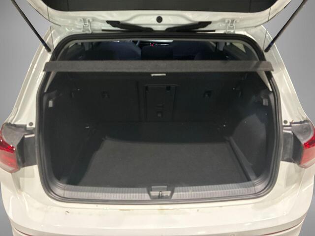 Volkswagen GOLF 1.0 eTSI 110pk DSG Life Business · Camera · Stoelverwarming · Apple/Android Car Play · Dodehoeksensor · Trekhaak afneembaar · 18'' velgen · Elektrische stoelverstelling