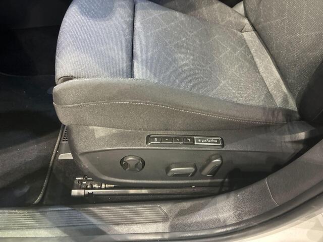Volkswagen GOLF 1.0 eTSI 110pk DSG Life Business · Camera · Stoelverwarming · Apple/Android Car Play · Dodehoeksensor · Trekhaak afneembaar · 18'' velgen · Elektrische stoelverstelling