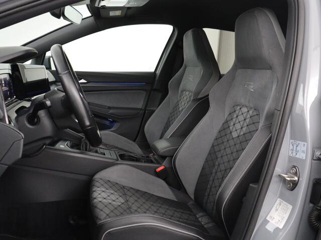 Volkswagen GOLF 1.5 TSI R-Line Business | Carplay | Stoelverwarming | Led | Adaptive cruise | Parkeersensoren | Navigatie | Climate control | LM | Sfeerverlichting