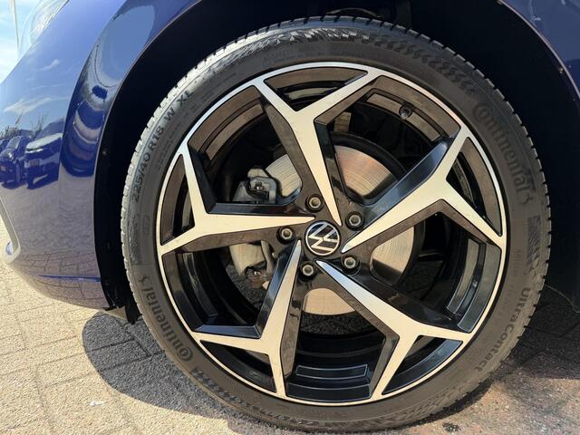 Volkswagen GOLF 1.5 eTSI Hybrid Life R-Line AUTOMAAT | APPLE CARPLAY | NAVIGATIE | MULTIMEDIA | STOELVERWARMING | PARKEERSENSOREN | SFEERVERLICHTING | LED |