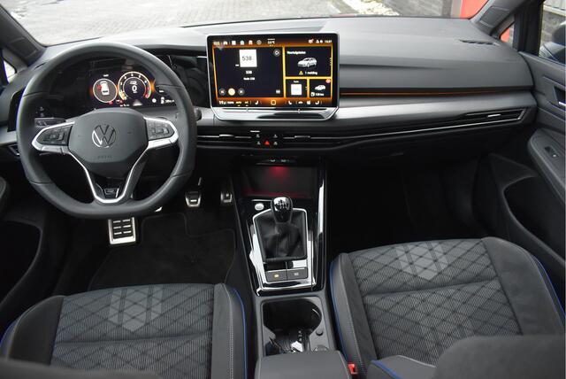 Volkswagen GOLF Variant 1.5 TSI R-Line Edition Sportstoelen, Virtual cockpit, Adaptive cruise, Afn. trekhaak, Camera, Stoelverwarming
