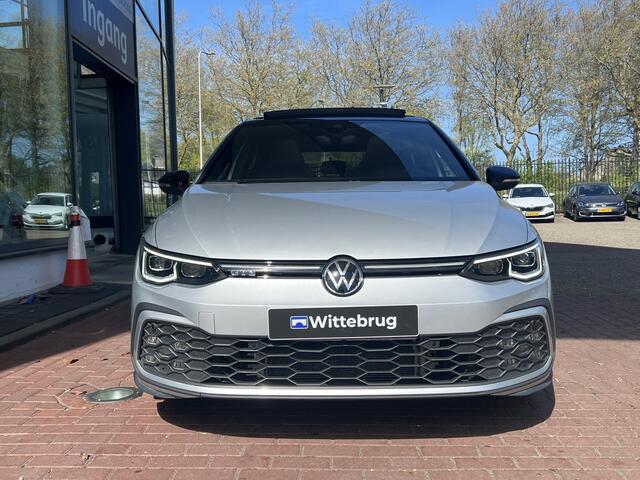 Volkswagen GOLF 1.4 eHybrid GTE / Panorama dak / Black style / IQ-Led / Trekhaak / 18'' LMV