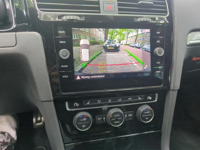 Volkswagen GOLF 1.5 TSI 150PK DSG Highline Business R / Virtual Cockpit / Navigatie / Camera / LED / 17" LMV