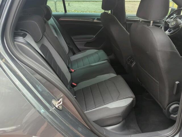 Volkswagen GOLF 1.5 TSI 150PK DSG Highline Business R / Virtual Cockpit / Navigatie / Camera / LED / 17" LMV